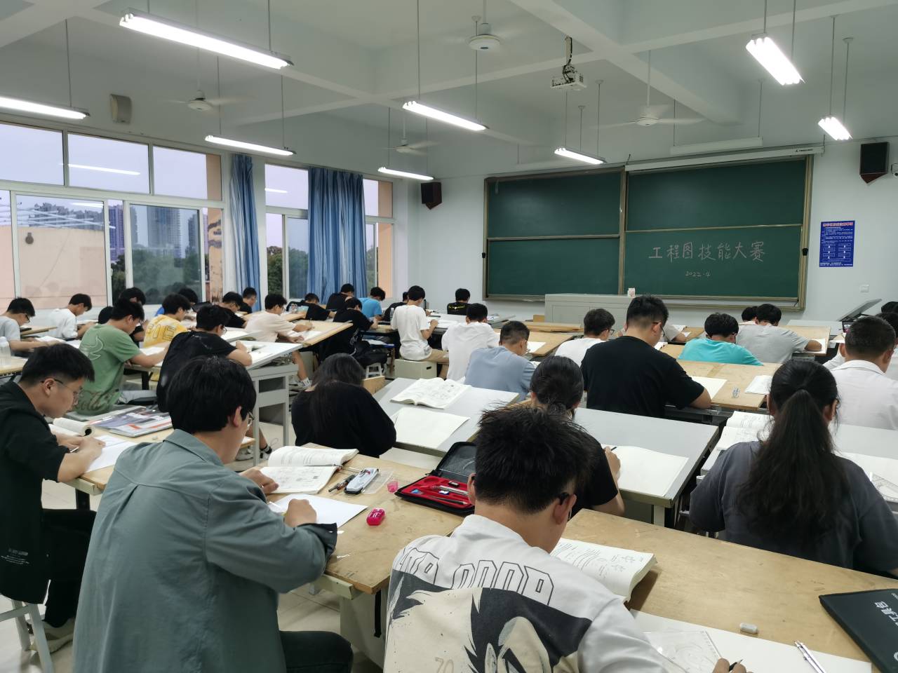 学院举办第二届“工程图技能大赛”.jpg